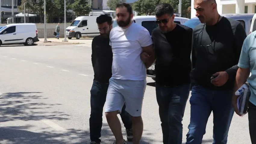 Tartıştığı kişiyi sırtından bıçaklayıp öldürdü! Zanlı suç aletiyle yakalandı haberinin görseli