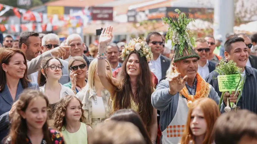 15. Uluslararası Alaçatı Ot Festivali yüz binlerce ziyaretçiyi ağırladı haberinin görseli