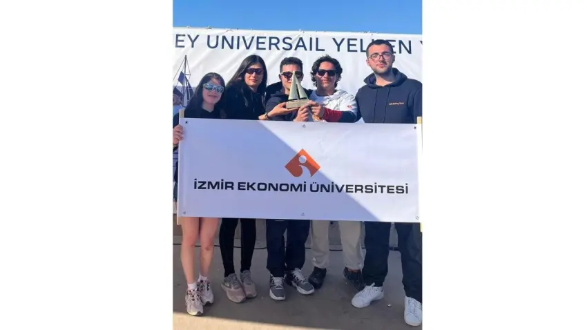 İEÜ’den çifte kupa başarısı haberinin görseli