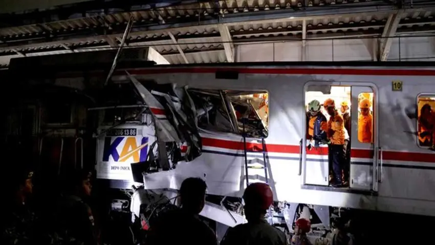 İki tren çarpıştı: Raylar kana bulandı! haberinin görseli