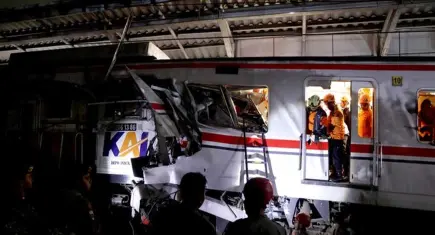 İki tren çarpıştı: Raylar kana bulandı!