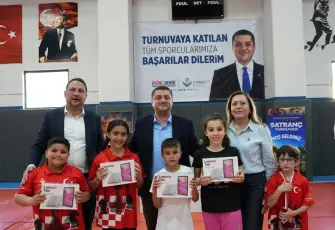 Torbalı’da satranç şöleni: 208 sporcu aynı masada buluştu