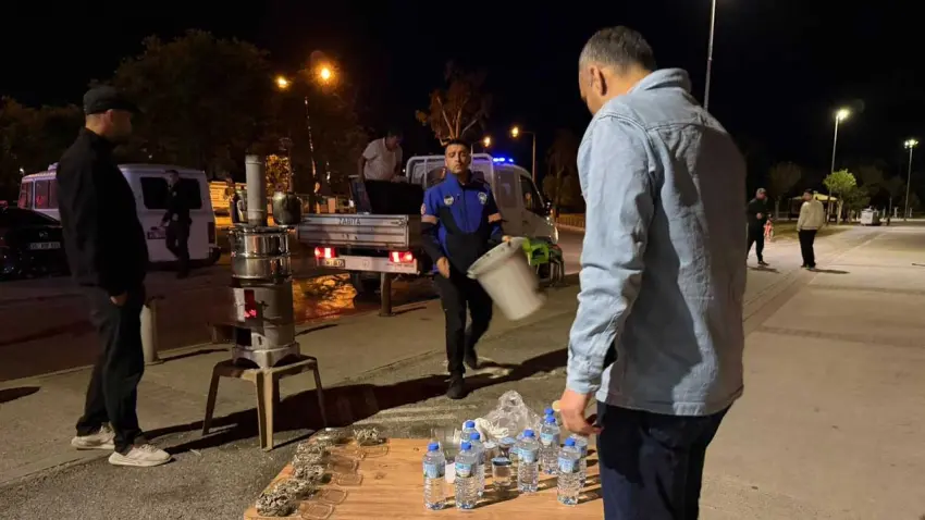 İnciraltı sahilinde seyyar satıcılara denetim haberinin görseli