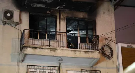 İzmir’de ev yangını faciası: Baba öldü, engelli oğlu yaşam savaşı veriyor