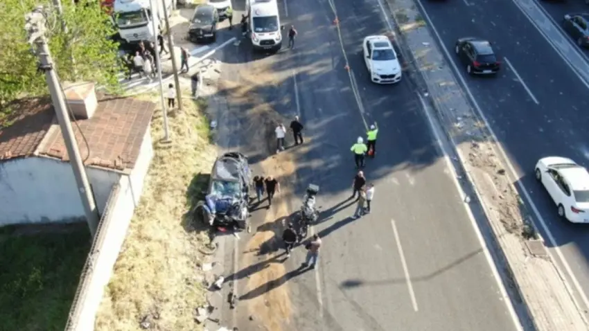 İzmir’de katliam gibi kaza: Freni boşalan TIR çok sayıda aracı ezdi geçti! Ölü ve yaralılar var haberinin görseli