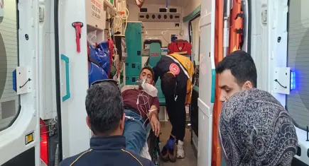 Komşu kavgası kanlı bitti:4 yaralı