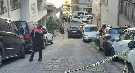 Sokak ortasında kurşun yağmuru: Okul polisi ve gençlerin kavgasında esnaf vuruldu