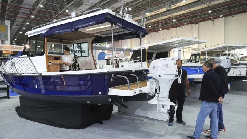 Yat ve tekne tutkunları İzmir'de buluştu haberinin görseli