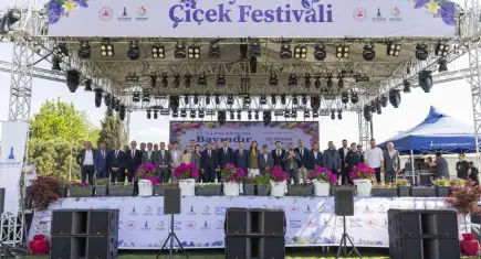 27. Uluslararası Bayındır Çiçek Festivali renkli kortejle başladı