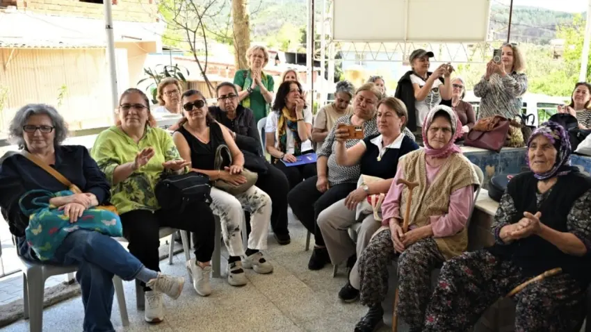 Bornova’da kadınlar görünmeyen emeği konuştu haberinin görseli