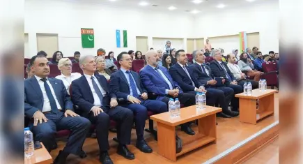 İzmir'de Türk Dünyasında Ortak Türk Medyası: Sorunlar ve Çözüm Önerileri paneli