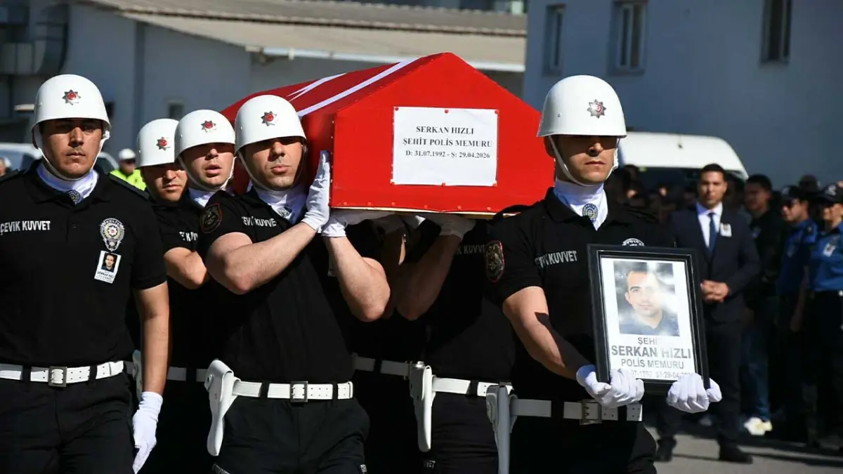 İzmir'deki kazada şehit olan polis memuru için tören düzenlendi görseli