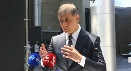 Tugay’dan AK Parti’ye gönderme: Siyasetin fakirliğini yapıyorlar