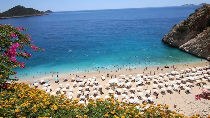 Turizm geliri ilk çeyrekte 10 milyar dolara yaklaştı haberinin görseli