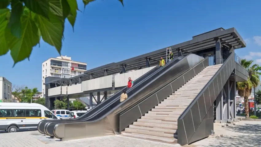 Yeni Girne Yaya Üst Geçidi hizmette