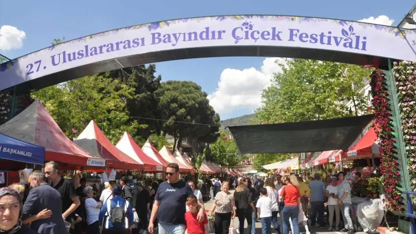 Bayındır’da renkli başlangıç: 27. Çiçek Festivali kapılarını açtı haberinin görseli