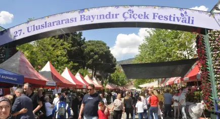 Bayındır’da renkli başlangıç: 27. Çiçek Festivali kapılarını açtı