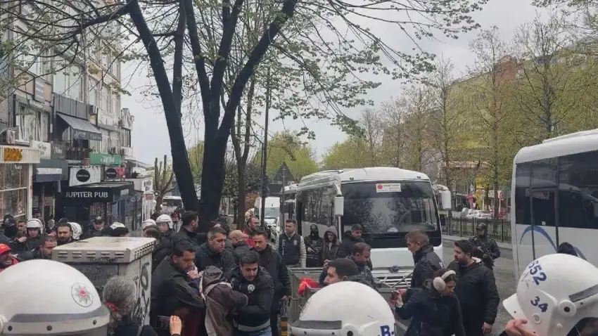Beşiktaş'ta izinsiz gösteriye polis müdahale etti: Gözaltılar var haberinin görseli