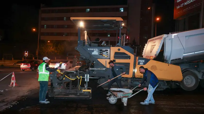 Buca’da asfalt seferberliği: Başkan Duman gece mesaisinde haberinin görseli