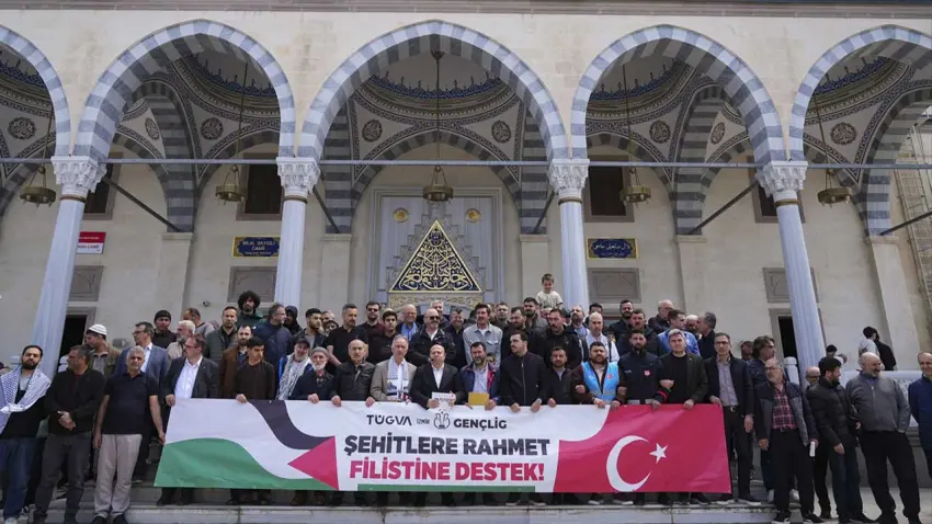 İsrail ordusunun Küresel Sumud Filosu'na saldırısı İzmir'de protesto edildi haberinin görseli
