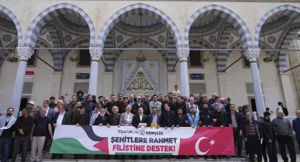 İsrail ordusunun Küresel Sumud Filosu'na saldırısı İzmir'de protesto edildi