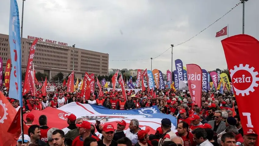 İstanbul'da 1 Mayıs alarmı: Hangi yollar kapalı, metrolar çalışıyor mu? haberinin görseli