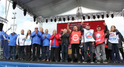 İzmir’de 1 Mayıs’ta ortak ses: Emeğe adalet çağrısı