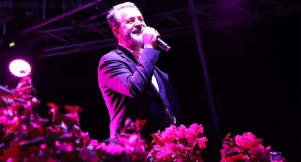 Bayındır Çiçek Festivali’nde türkü ziyafeti: Hüseyin Turan sahne aldı