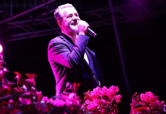 Bayındır Çiçek Festivali’nde türkü ziyafeti: Hüseyin Turan sahne aldı