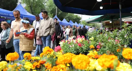 Bayındır Çiçek Festivali ziyaretçi akınına uğradı