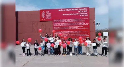 Bornova’da minikler Taş Devri’ne yolculuk yaptı: Yeşilova Höyüğü’nde zamanın izinde renkli etkinlik