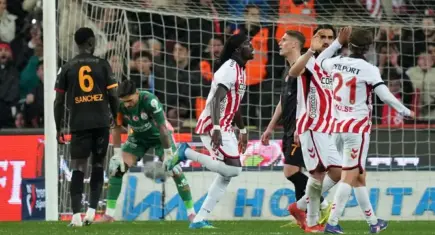 Galatasaray'ın Samsun’da kabus gecesi: Şampiyonluğunu ilan etmek için geldi, 4 gol yedi