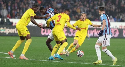 Göztepe, Trabzonspor deplasmanında galibiyeti son anda kaçırdı