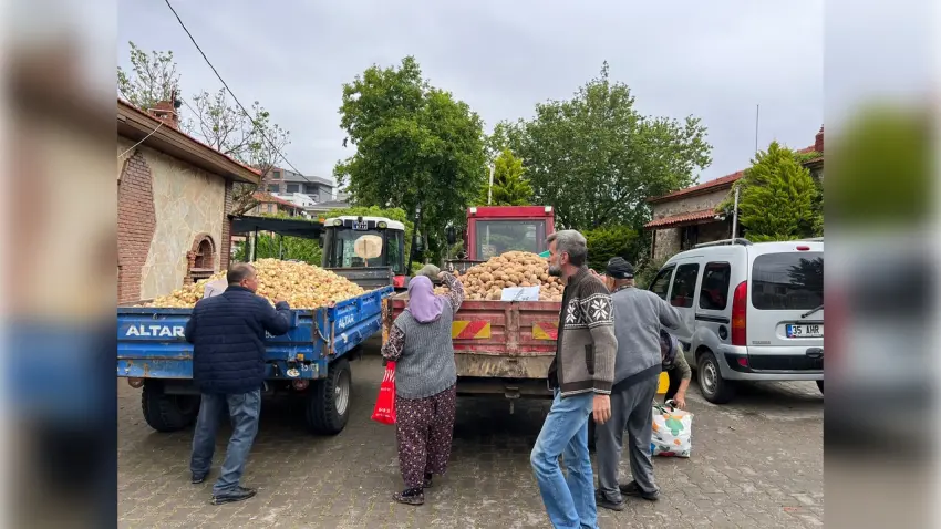 Güzelbahçe Belediyesi’nden vatandaşa ücretsiz patates ve soğan desteği