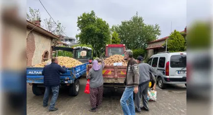 Güzelbahçe Belediyesi’nden vatandaşa ücretsiz patates ve soğan desteği