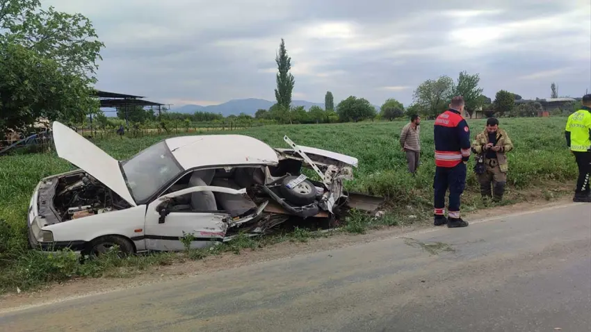 İzmir'de süt kamyonu ile otomobil çarpıştı: 5 Yaralı haberinin görseli