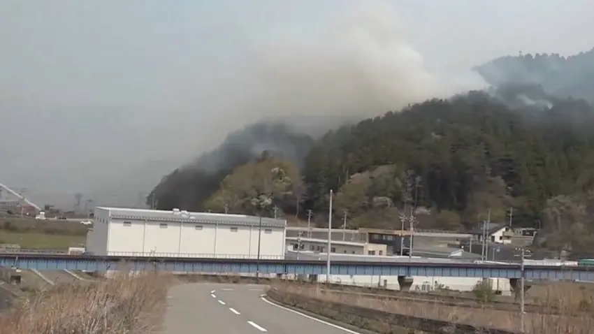 Japonya’da 11 günlük alevle mücadele haberinin görseli