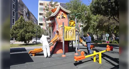 Konak’ın parklarında temizlik mesaisi
