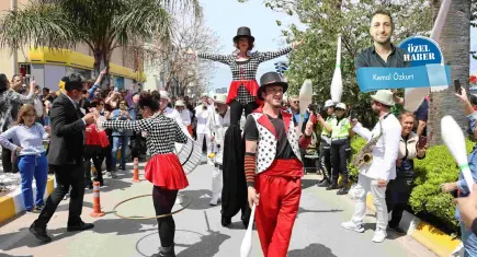 Urla Enginar Festivali  turizme can suyu oldu 
