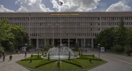 Yüksek mevkili dolandırıcılığa 10 yıl hapis istemi
