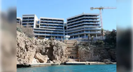 Antalya falezlerinde kaçak yapı temizliği