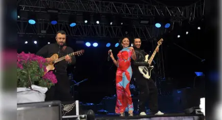 Bayındır Çiçek Festivali'nde Melek Mosso rüzgarı