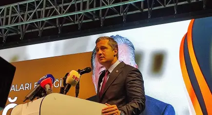 Deniz Yücel’den AK Parti’ye yanıt: Siz de İzmir’de neden kazanamadığınızı sorgulayın