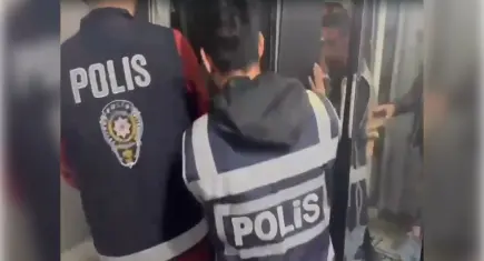 Firari hükümlü gardıropta yakalandı
