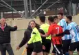 Hakeme yumruk atan futbolcu gözaltına alındı