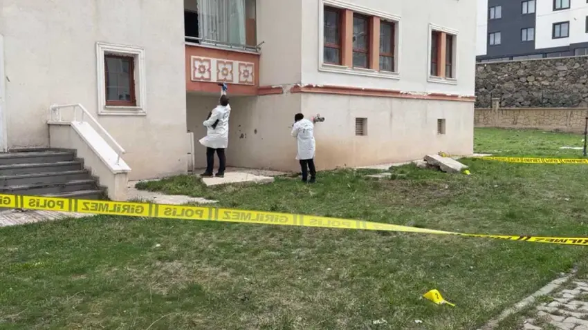 Sosyal medya hesabı açan eşine kızdı, kayınpederinin evine ateş etti haberinin görseli