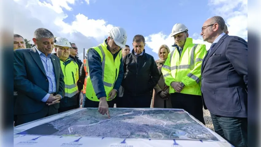 Yerin 30 metre altında görünmeyen mücadele: Buca Metrosu’nda dalgıçlar devrede haberinin görseli