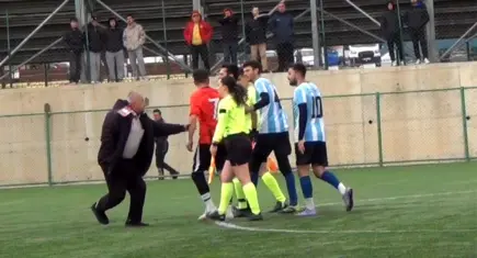 Amatör maçta hakeme saldırı: Futbolcu serbest bırakıldı, kulüp ilişiğini kesti