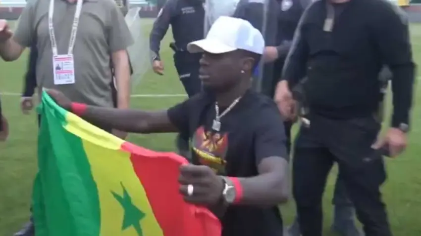 Amedspor kutlamasında gerginlik: Senegal bayrağını terör örgütü sembolü sandılar! haberinin görseli