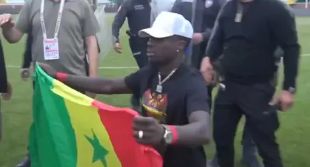 Amedspor kutlamasında gerginlik: Senegal bayrağını terör örgütü sembolü sandılar!